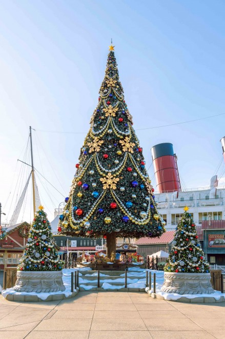 "Christmas Tree at American Waterfront in Tokyo DisneySea" 